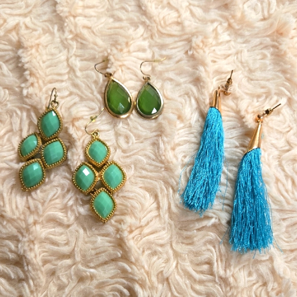 Elegant Green and Blue Earrings Set